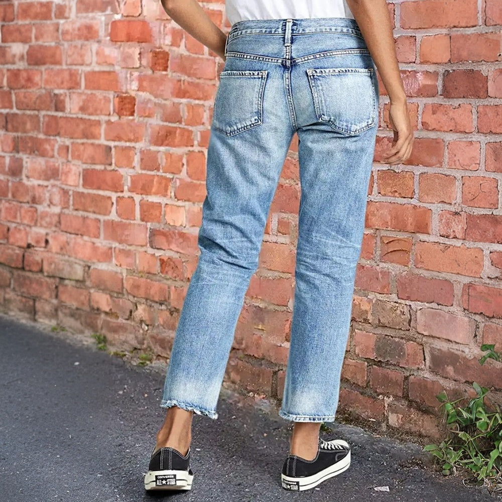 Low-Rise Cropped Boyfriend Jeans For Women, Relaxed Fit Straight Leg Denim With A Distressed Raw Hem, Casual Light Wash Pants