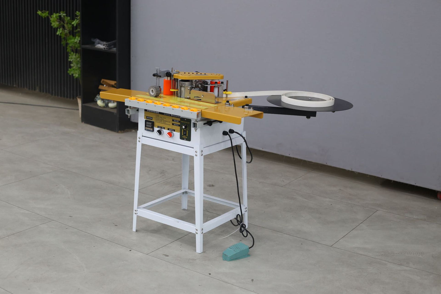 Compact Mini Edge Banding Machine For Home Renovation Portable